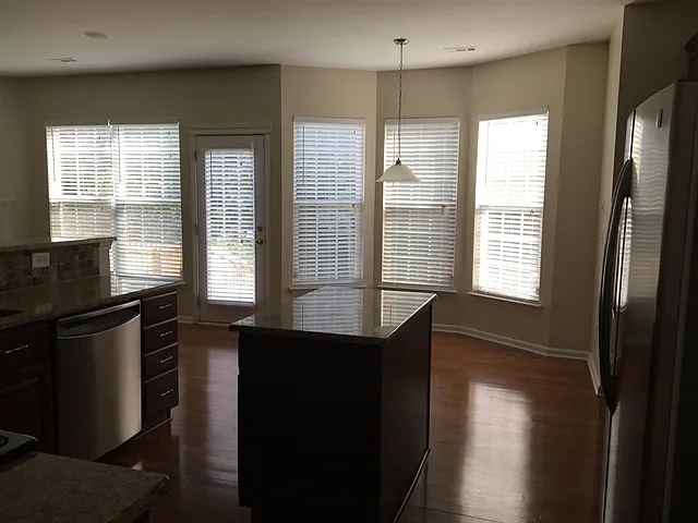 5 bed, 3.0 bath, 3074 sqft, $2,700 — Photo 3