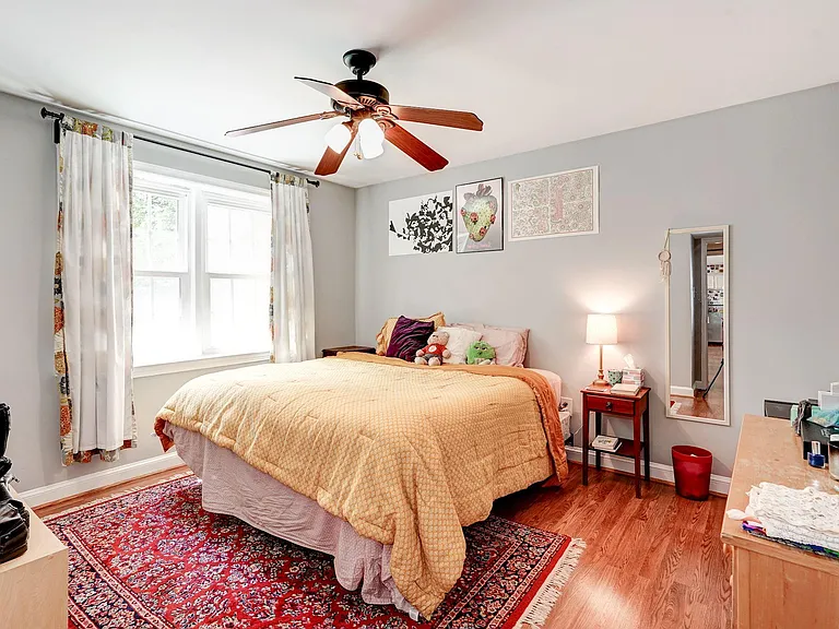 King-sized bedroom!