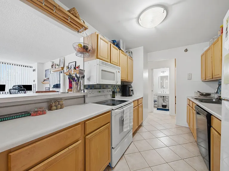 70 W Huron St #502 — Photo 6