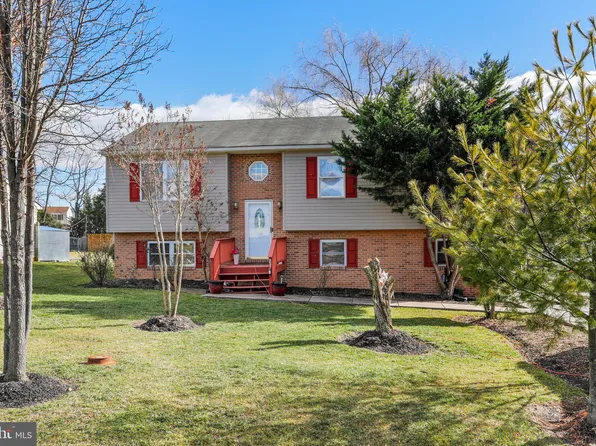 227 Wise Ave, Strasburg, VA 22657