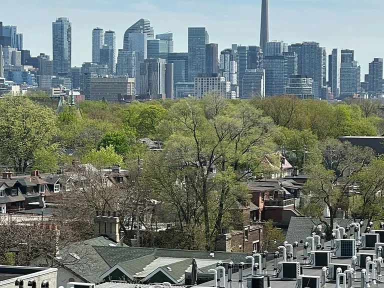 500 Dupont St #715 — Photo 12