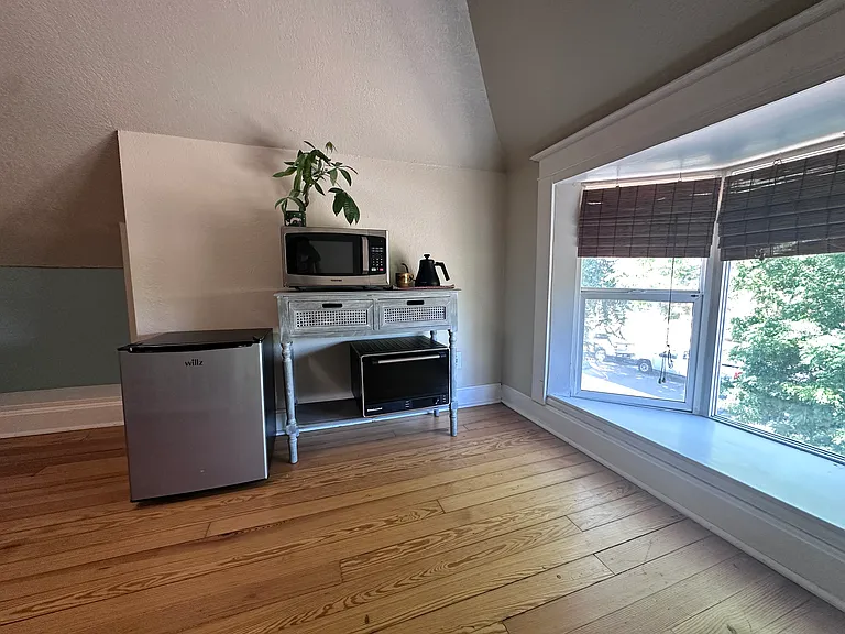 1330 S Grant St — Photo 11