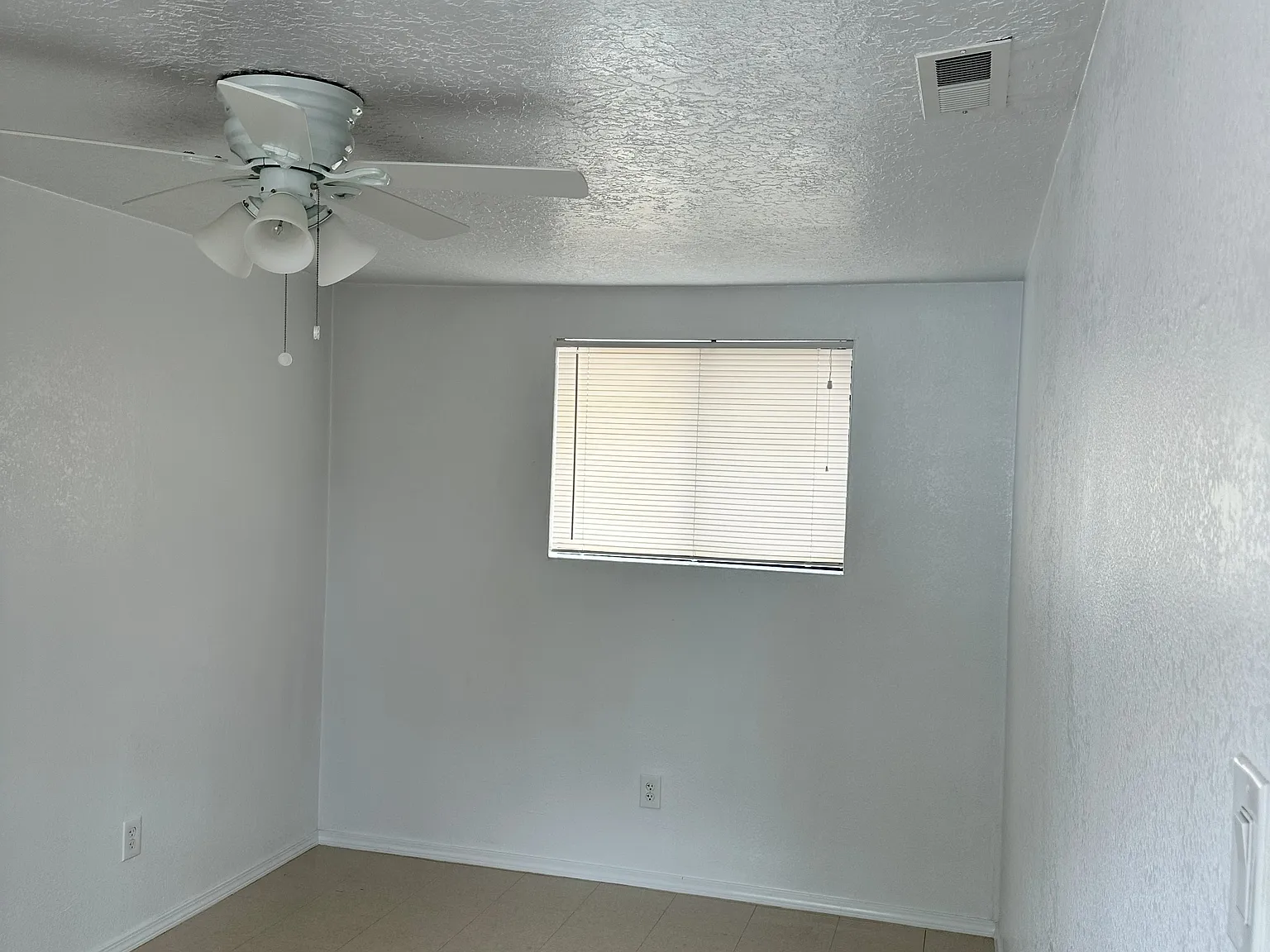 2 bed, $1,000 — Photo 4
