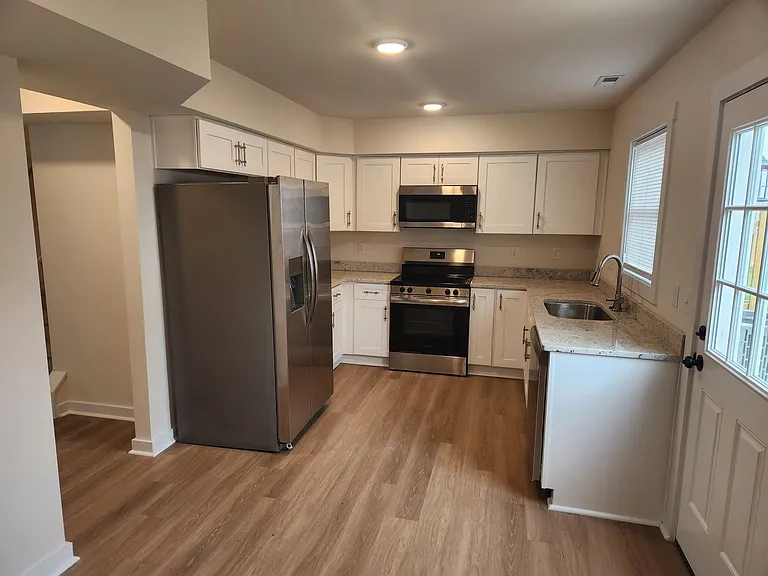 111 Dinwiddie Ave #E — Photo 5