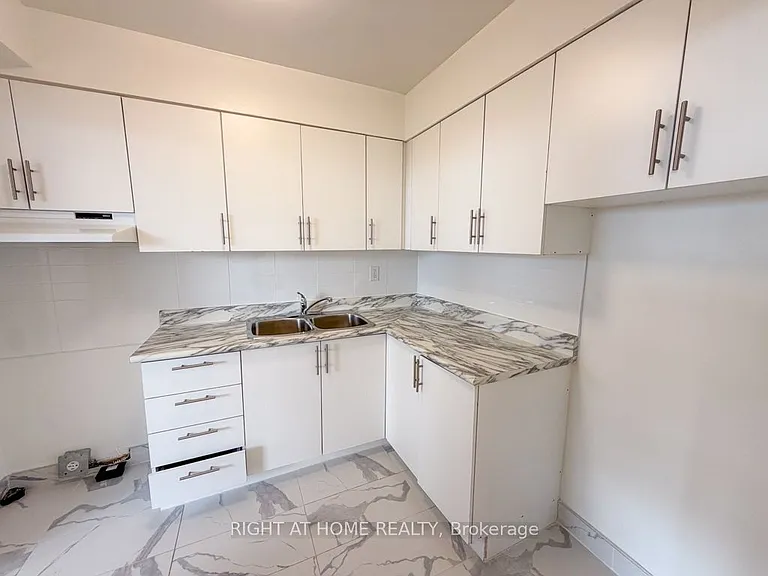 1440 Lawrence Ave W #116 — Photo 5