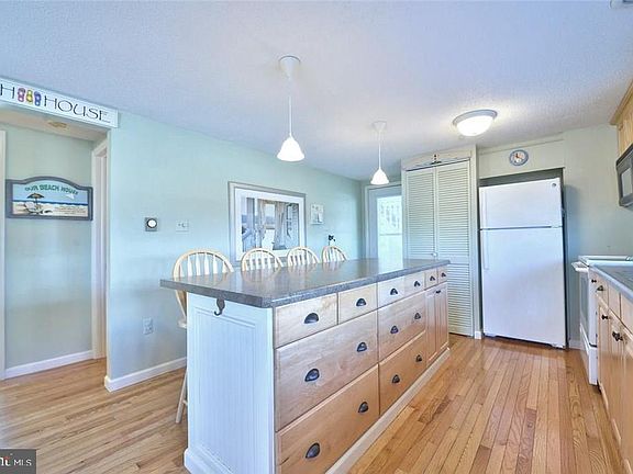 4th image of 109 N Atlantic Ave #1