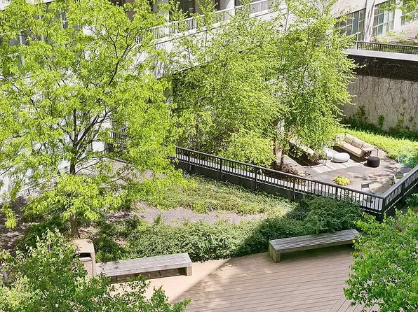 184 Kent Avenue image 13 of 13