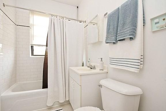 2nd image of 5634 N Magnolia Ave APT 1