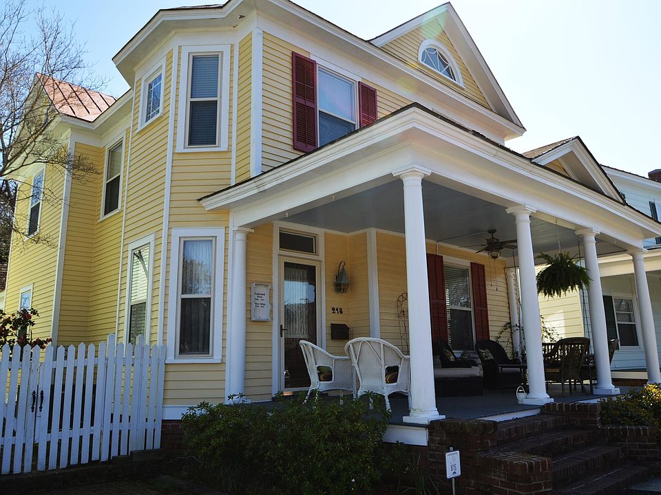 1st image of 218 Metcalf Street