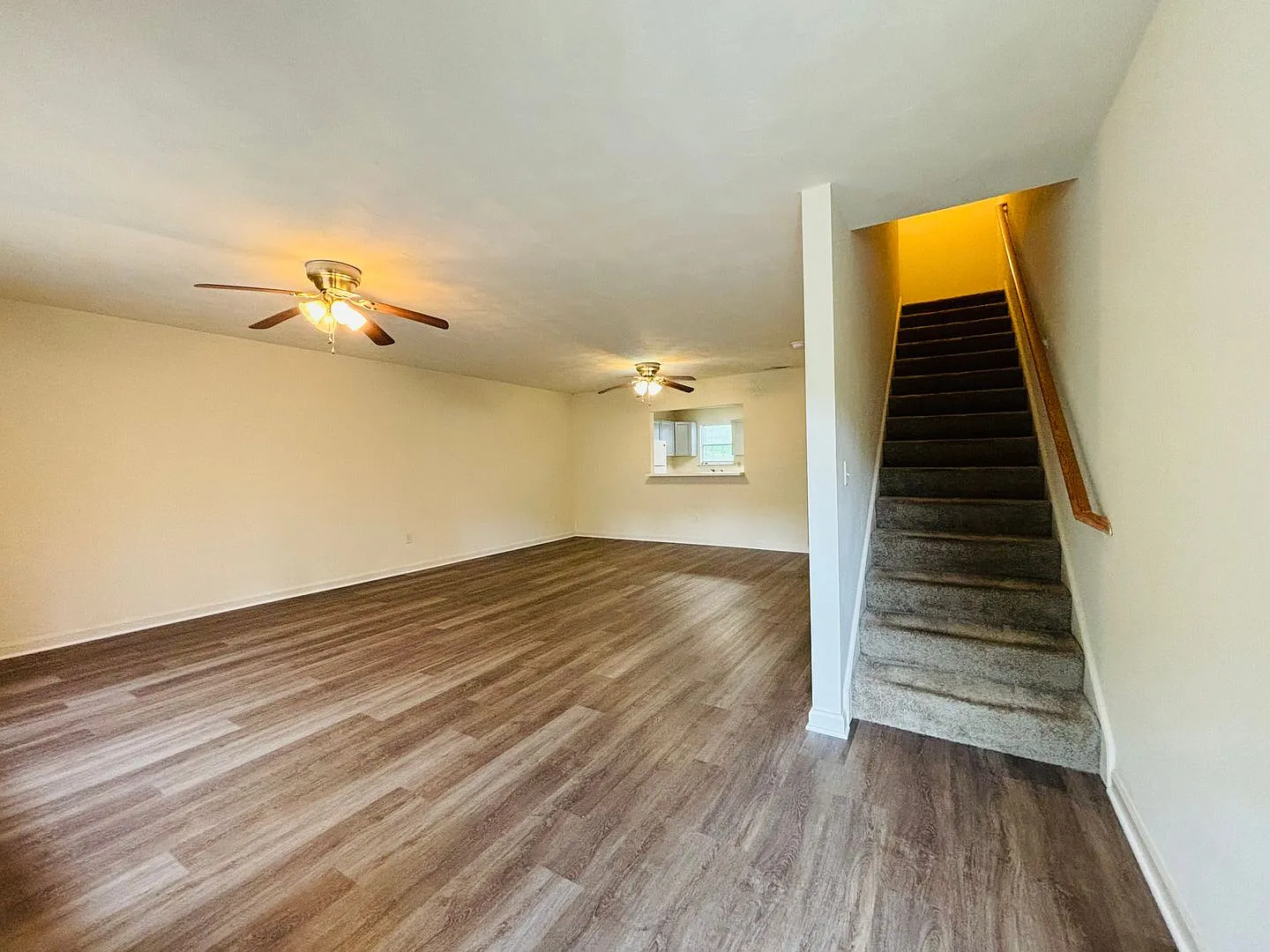 4 Bedroom 2.5 Bath Townhouse — Photo 4