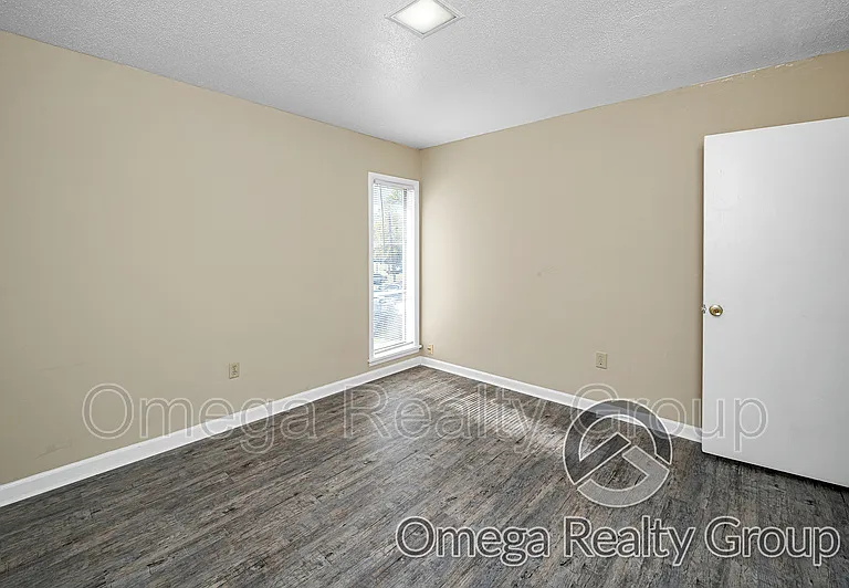 South Court Apartments — Photo 22