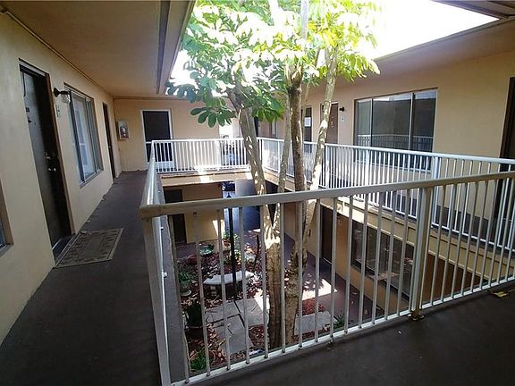 4th image of 1830 Maravilla Ave