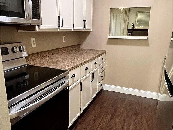 4th image of 1902 Dartmouth St APT K3