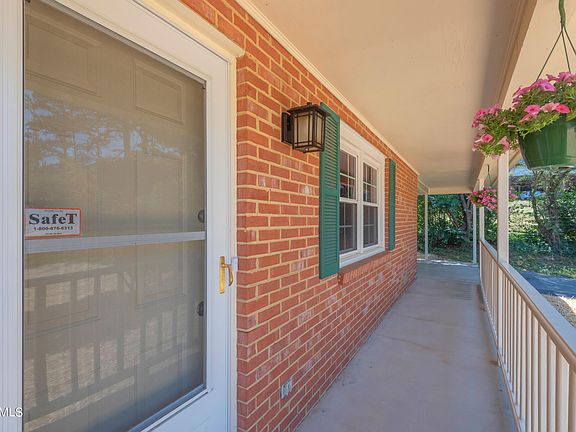 3rd image of 2895 Dixie Lee Cir