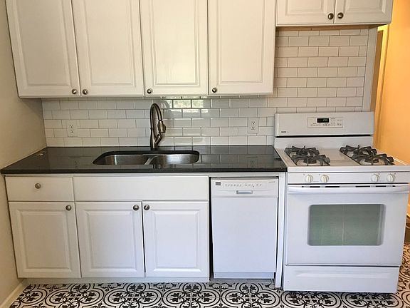 3rd image of 301 17th Ave NE #313L