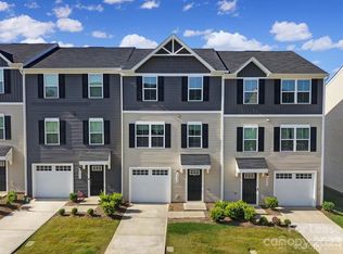 8028 Lanyard Trl, Charlotte, NC 28269