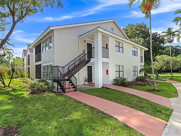 2nd image of 15600 SW 106th Ln APT 1007