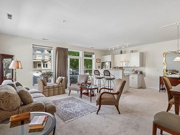 2nd image of 1550 N Warren AVENUE #113