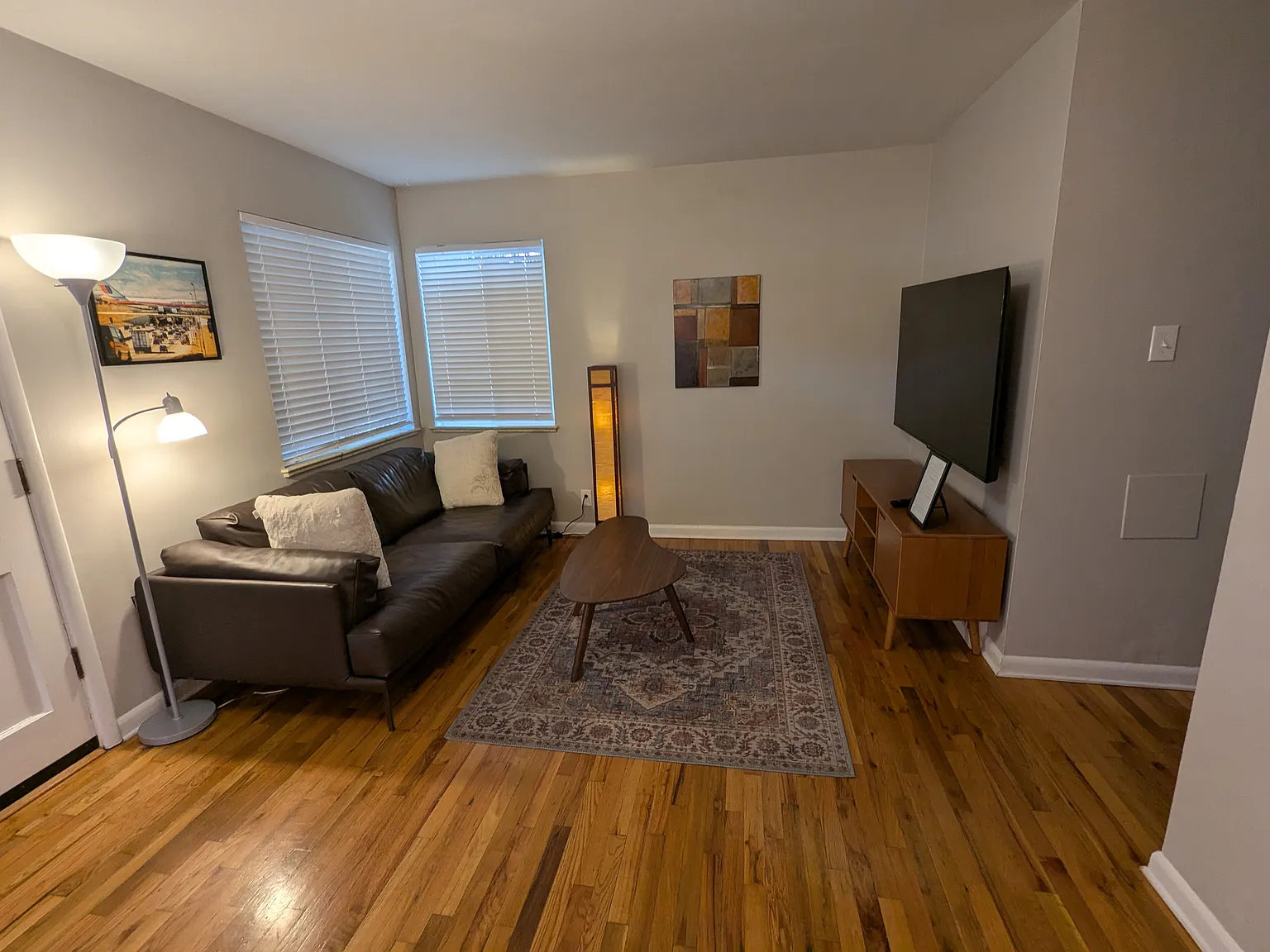 2 bed, 825 sqft, $2,300 — Photo 1