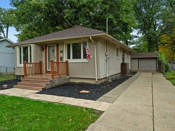 24914 Oakland Rd, Bay Village, OH 44140