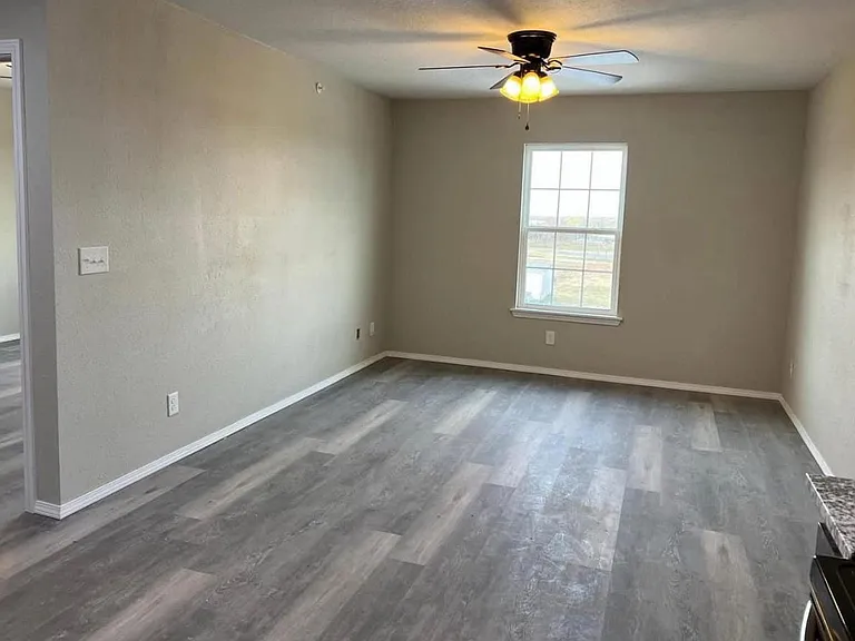 211 Wingfield Dr #I — Photo 3