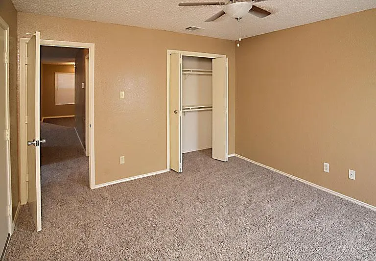 Crestwood Apartments — Photo 14