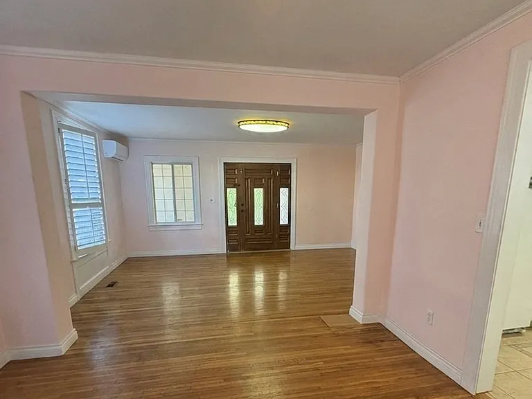 117 N Berendo St — Photo 2