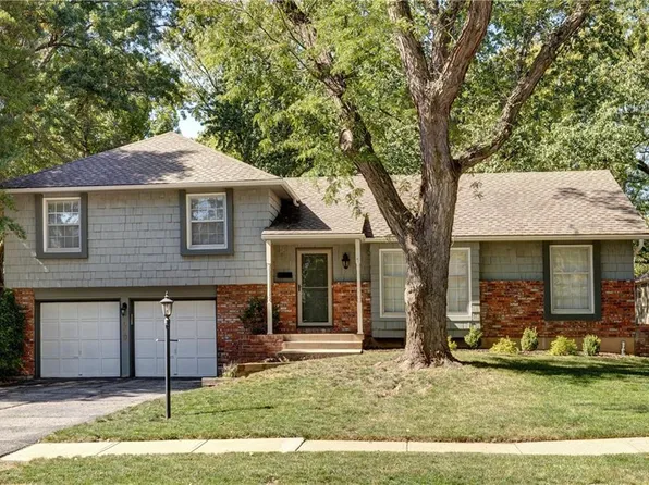 9610 Walmer St, Overland Park, KS 66212