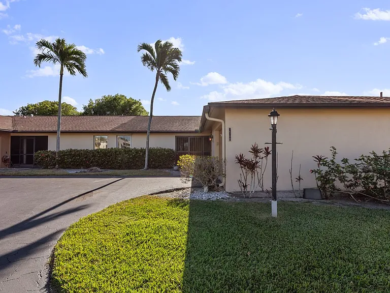3580 Boca Ciega Dr — Photo 2