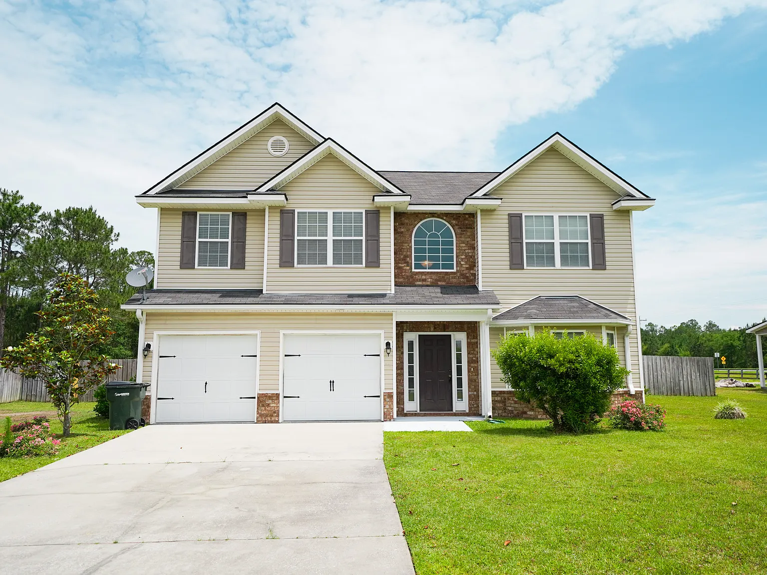 4 bed, 2.5 bath, 2670 sqft, $2,350 — Photo 4