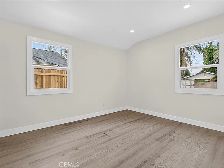7359 Louise Ave — Photo 17