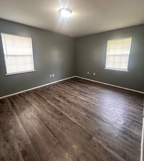 3 bed, 2.0 bath, 1075 sqft, $1,000 — Photo 4