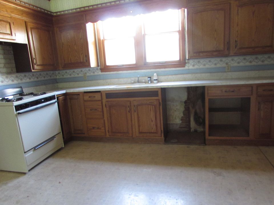 2nd image of 1020 Front St