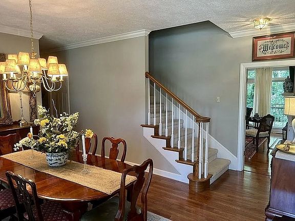3rd image of 36 Sutton Pl