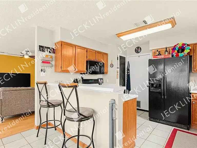 13805 Lothian Dr — Photo 8