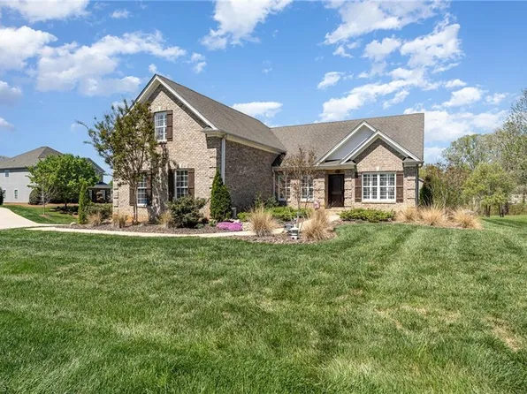 3201 Knoll Ridge Dr, Walkertown, NC 27051