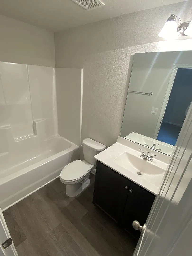 2 Bedroom 2.5 Bathroom — Photo 4