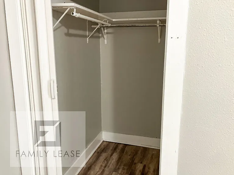 2304 E Prairie St — Photo 7