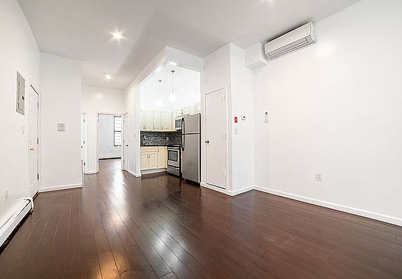 2nd image of 1441 Myrtle Ave APT 2A