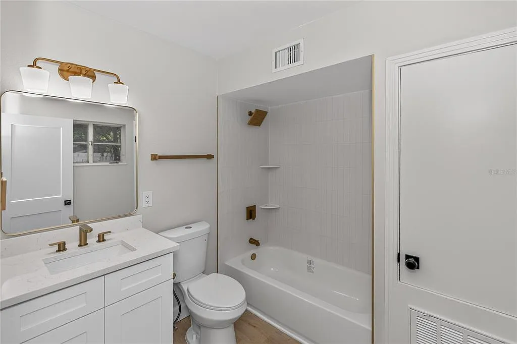 2 bed, 1.0 bath, 787 sqft, $2,300 — Photo 4