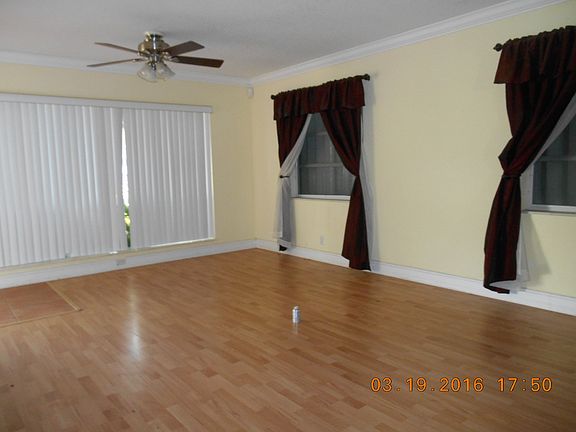 4th image of 341 SE 5th Ct
