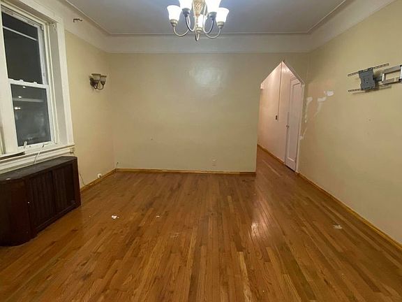 4th image of 26-18 21st St Unit 2