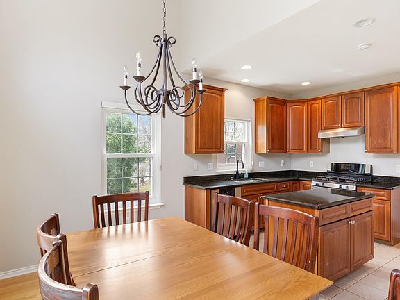 5th image of 1853 Maple Park Dr E