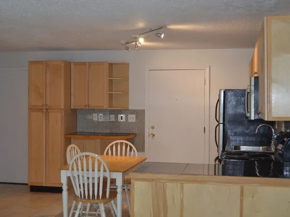 98 Pemberton St APT 23, Dracut, MA 01826