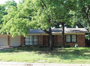 732 Briarwood Ln, Hurst, TX 76053