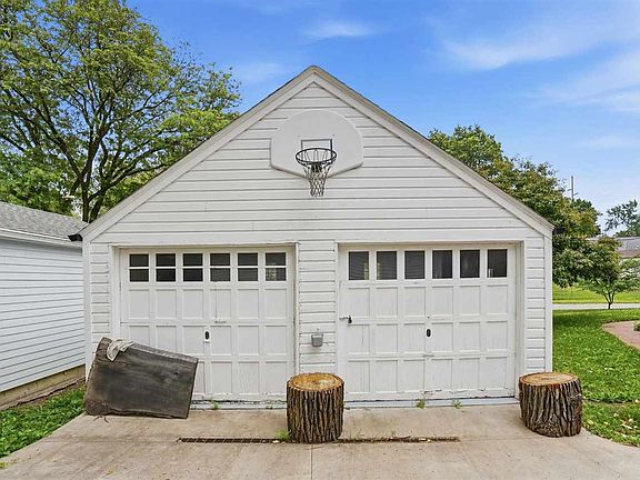 3rd image of 1119 Hyde Dr