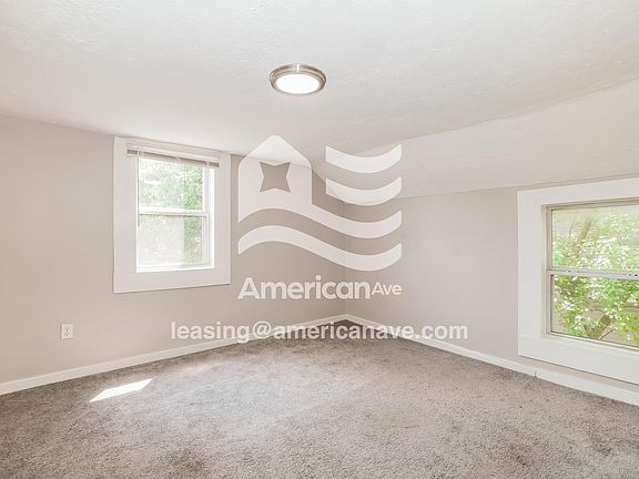 3rd image of 976 Seymour Ave