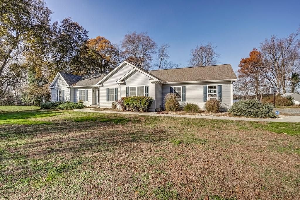 198 Marigold Ln, Weems, VA 22576 | Zillow