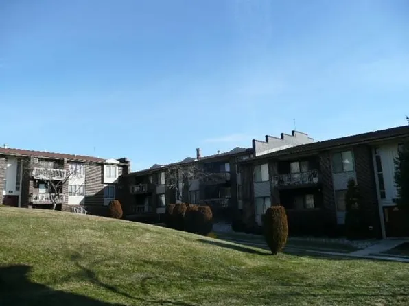 323 Country Club Ln, Pomona, NY 10970