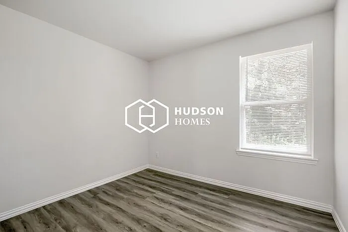 1716 N Ross Ave — Photo 10